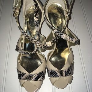 Guess open toe platform strappy stilettos women’s size 8